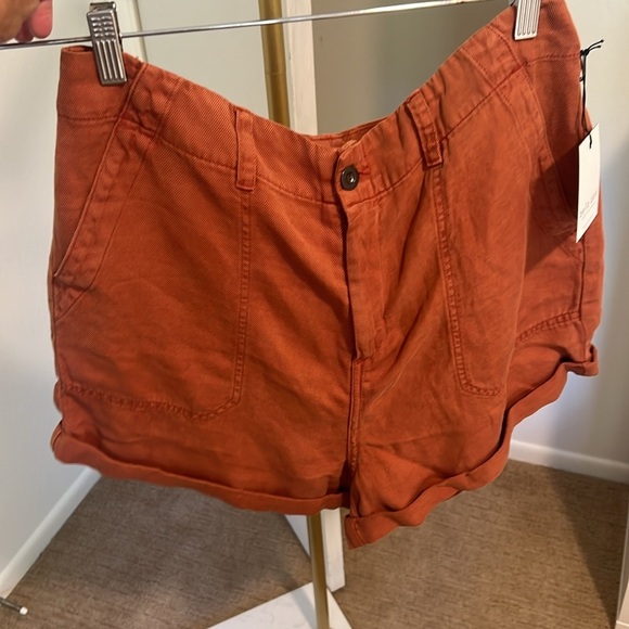 NWT Bella Dahl Sedona Rolled Cuff Utility Shorts Mid-Rise Relaxed Rust Orange 32 - Picture 3 of 5